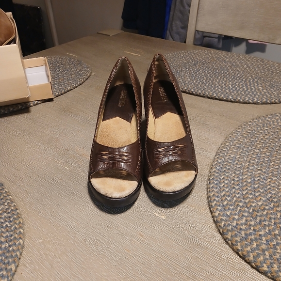 Michael Kors Brown Leather Wedge Open Toe Slip On Shoes - Picture 1 of 10